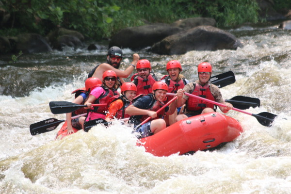Things To Do https://heavenscabins.icnd-cdn.com/images/thingstodo/Smoky Mt Rafting.jpg